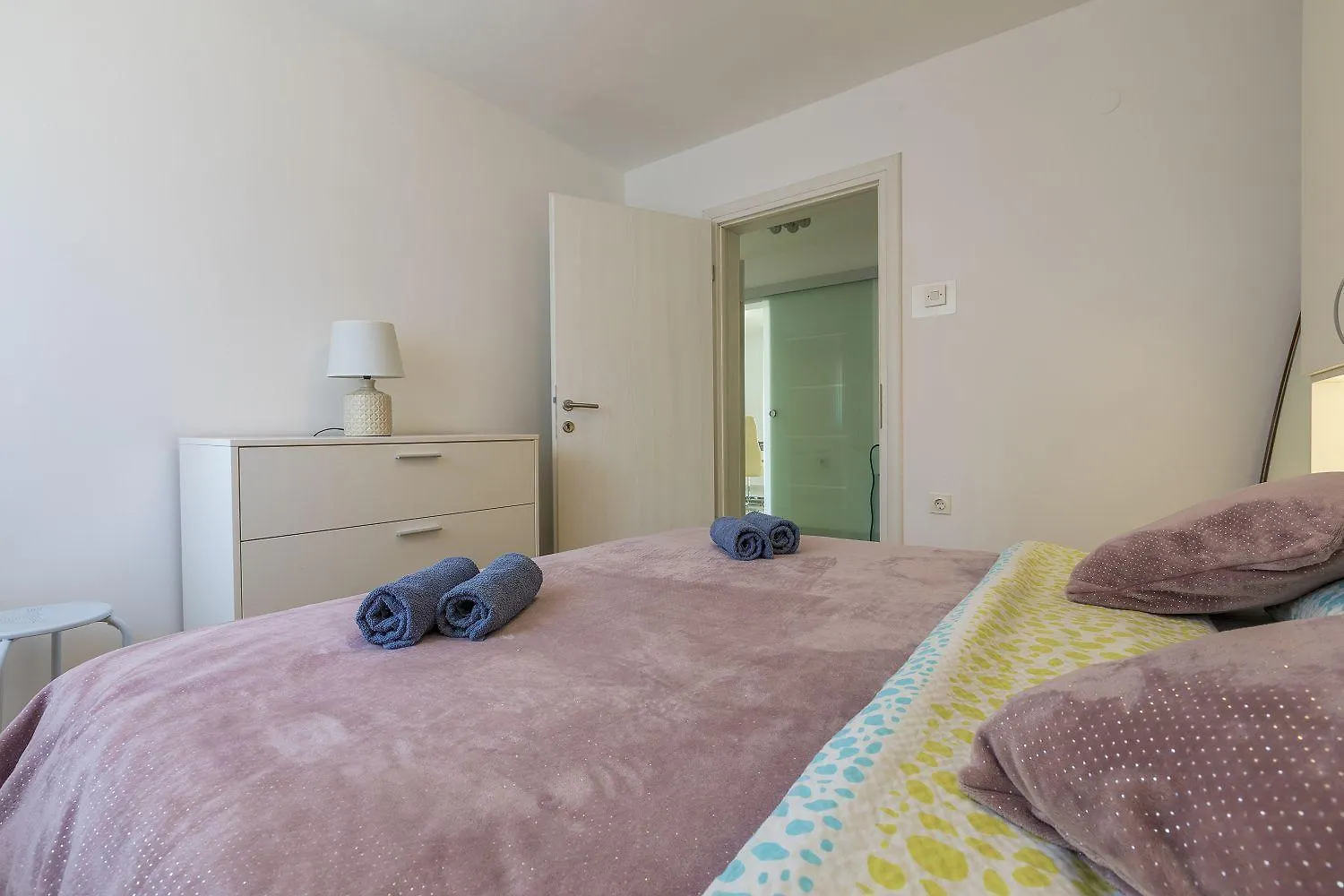Komfortables Apartment Nur 200 Meter Zum Strand Mit Meerblick, Privatem Balkon Mit Liegen Selce Croatia