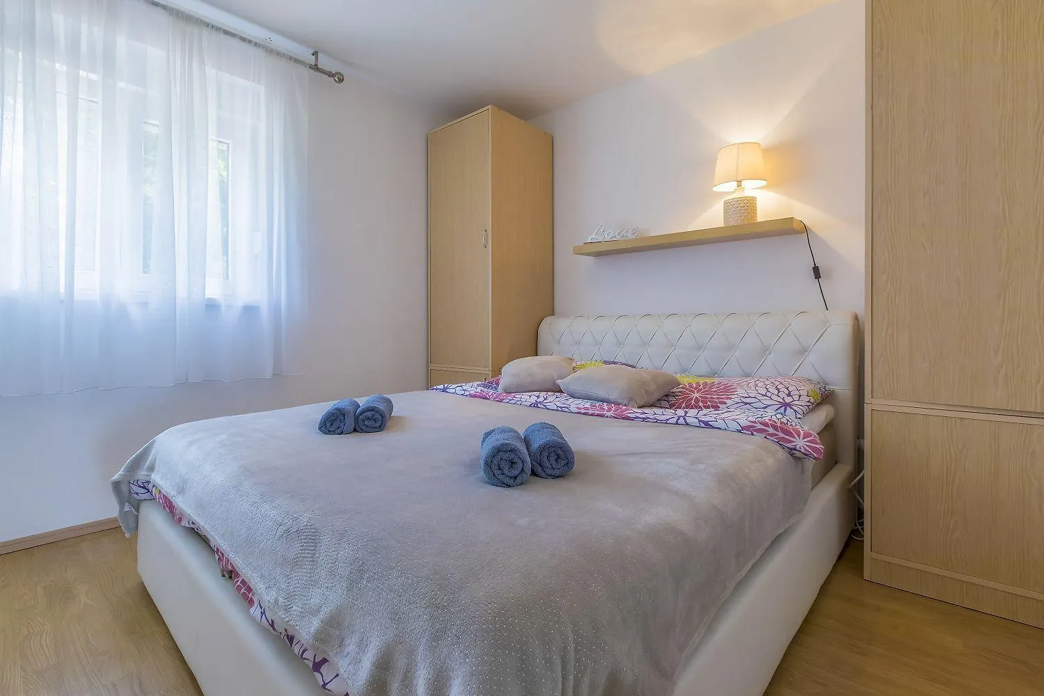 Komfortables Apartment Nur 200 Meter Zum Strand Mit Meerblick, Privatem Balkon Mit Liegen Selce Croatia