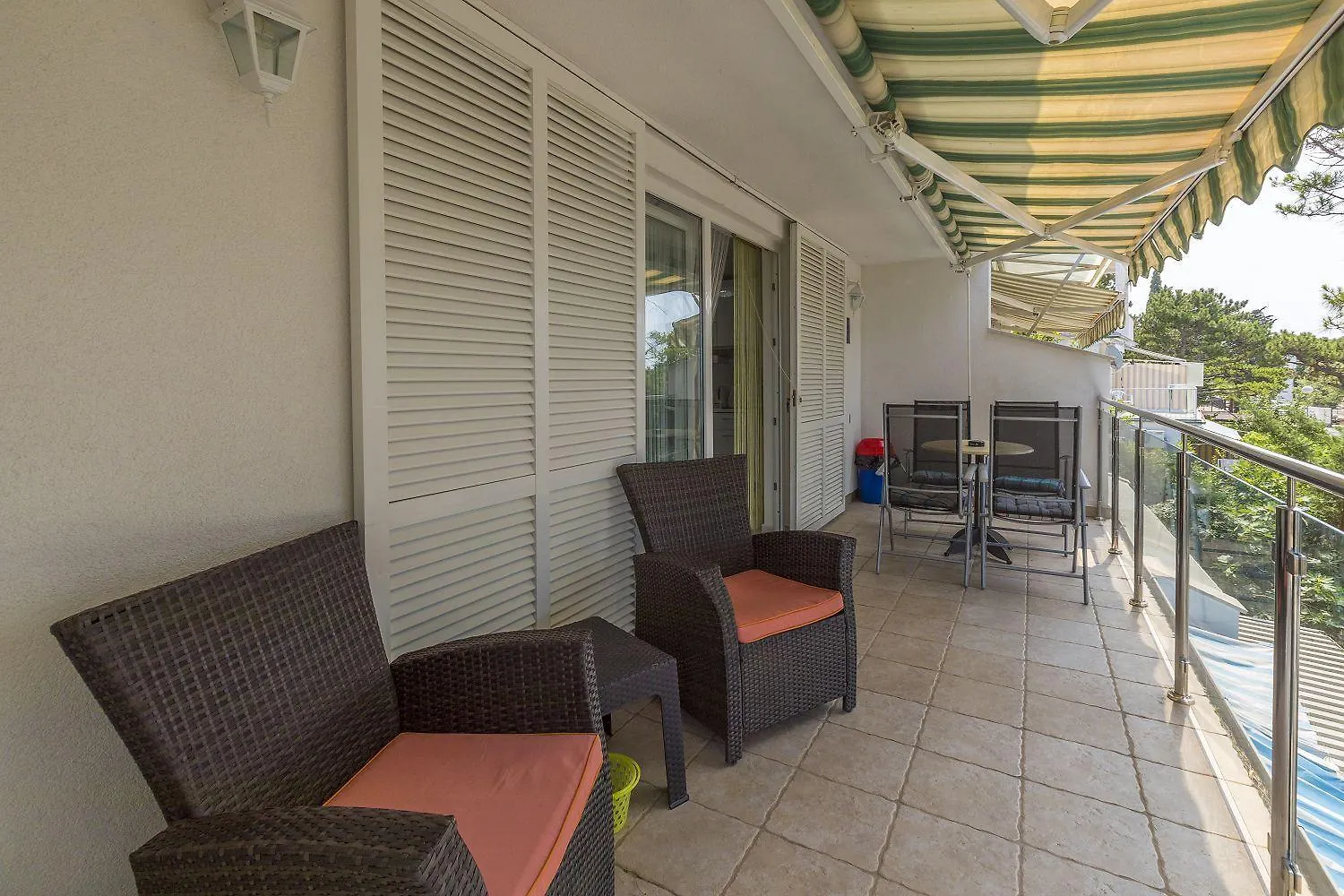 Komfortables Apartment Nur 200 Meter Zum Strand Mit Meerblick, Privatem Balkon Mit Liegen Selce 0*,  Croatia
