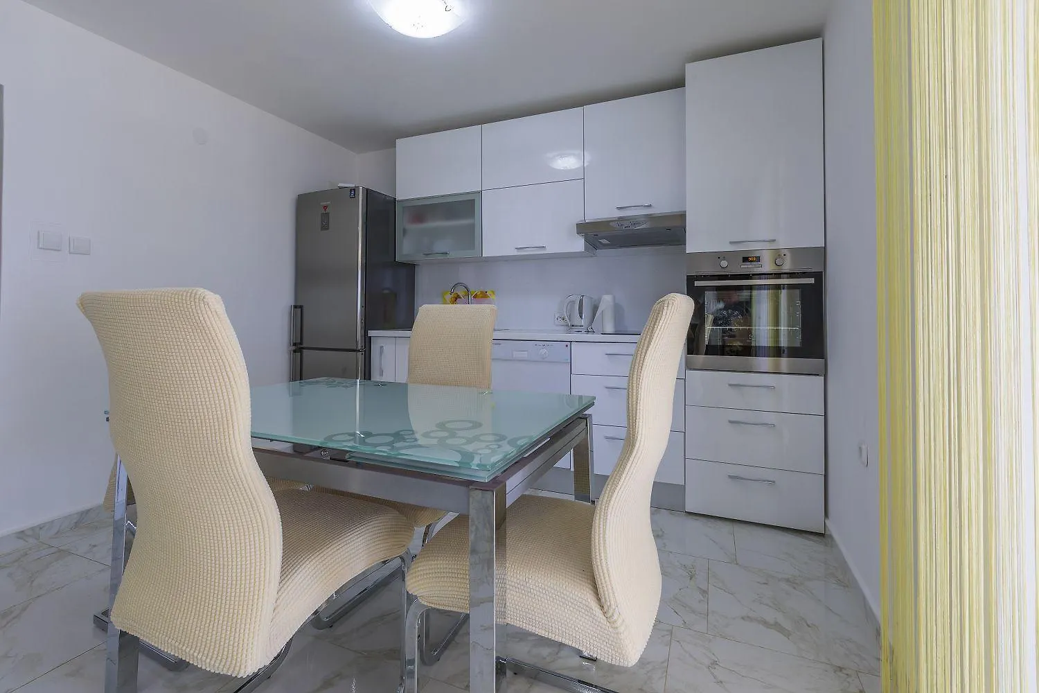 Komfortables Apartment Nur 200 Meter Zum Strand Mit Meerblick, Privatem Balkon Mit Liegen Selce
