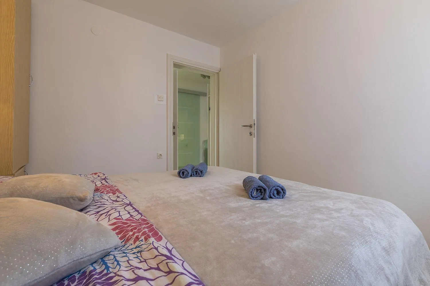 Komfortables Apartment Nur 200 Meter Zum Strand Mit Meerblick, Privatem Balkon Mit Liegen Selce