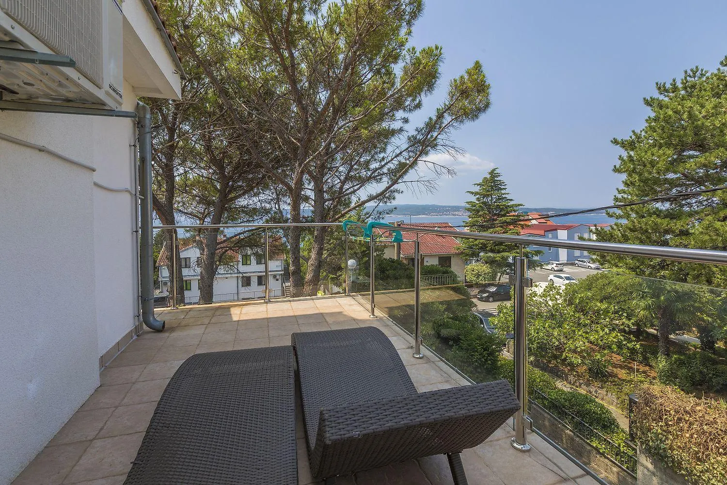 Komfortables Apartment Nur 200 Meter Zum Strand Mit Meerblick, Privatem Balkon Mit Liegen Selce