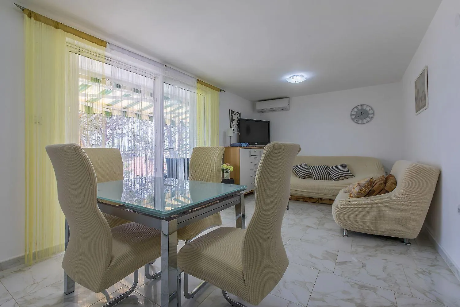Komfortables Apartment Nur 200 Meter Zum Strand Mit Meerblick, Privatem Balkon Mit Liegen Selce Croatia