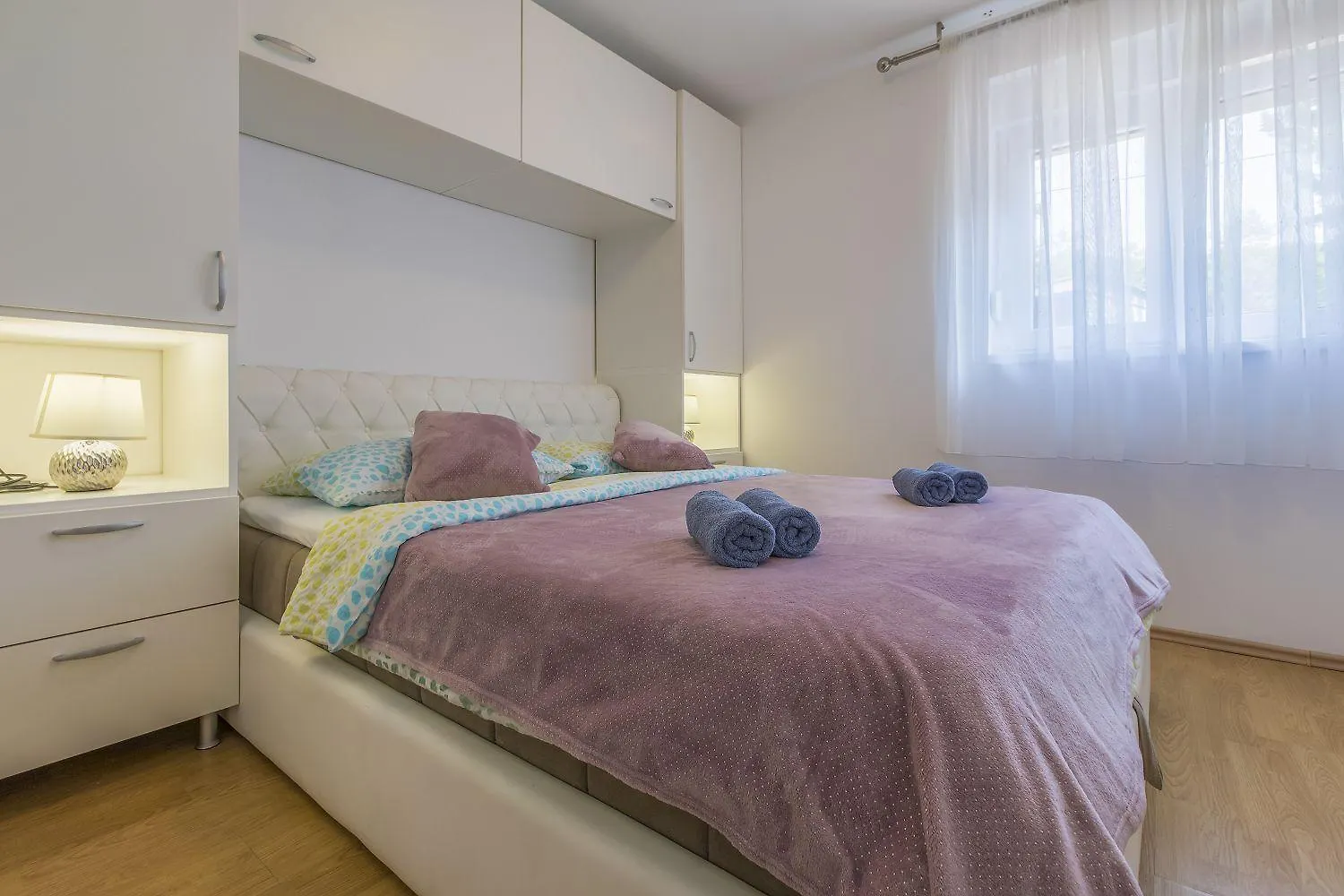 Komfortables Apartment Nur 200 Meter Zum Strand Mit Meerblick, Privatem Balkon Mit Liegen Selce