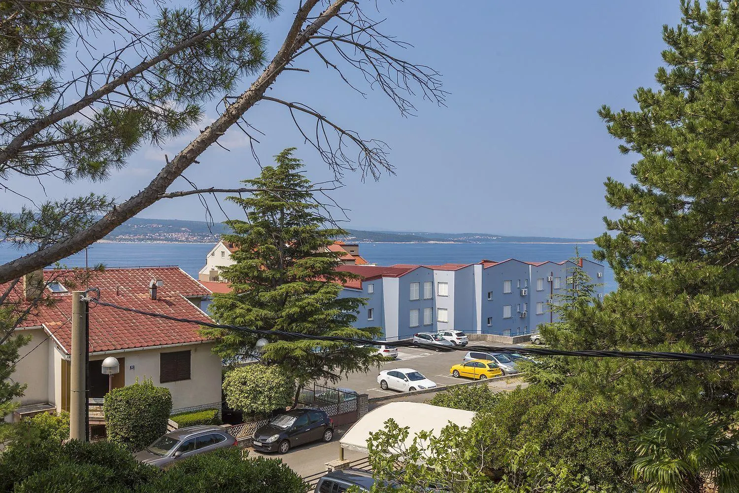 Komfortables Apartment Nur 200 Meter Zum Strand Mit Meerblick, Privatem Balkon Mit Liegen Selce