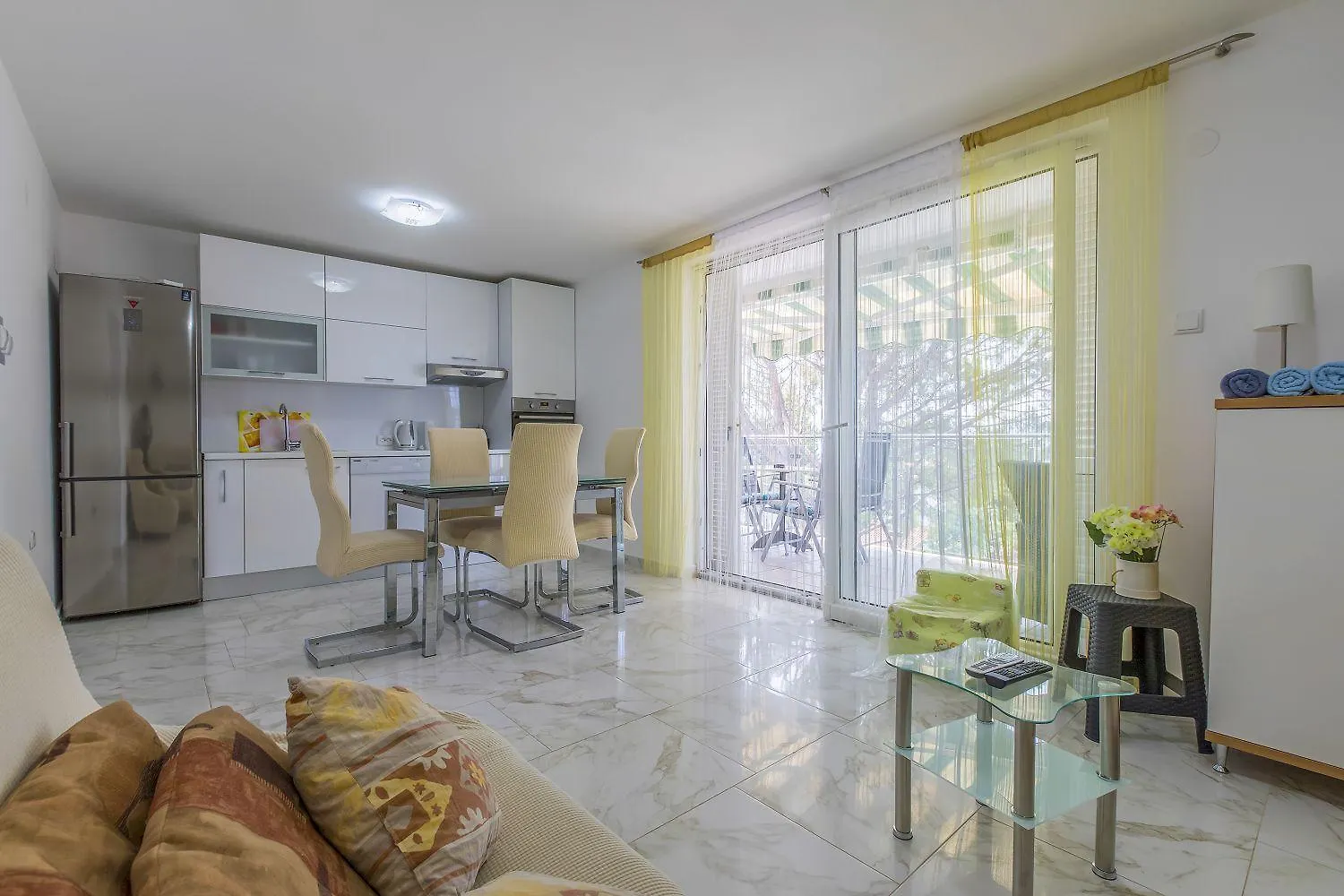 Komfortables Apartment Nur 200 Meter Zum Strand Mit Meerblick, Privatem Balkon Mit Liegen Selce