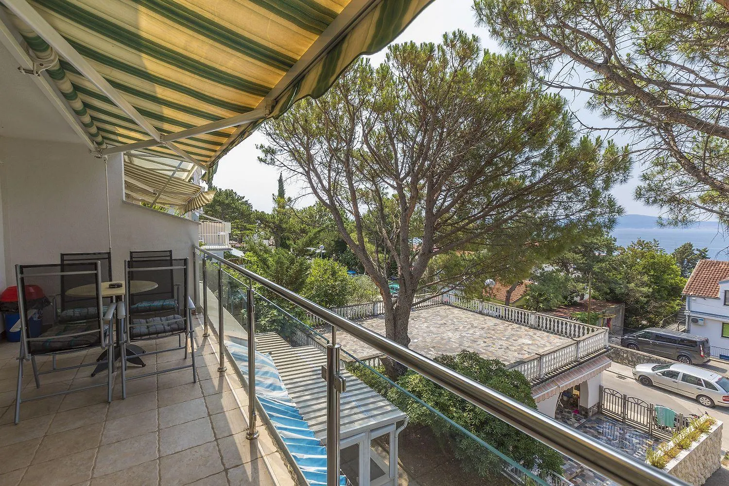 Komfortables Apartment Nur 200 Meter Zum Strand Mit Meerblick, Privatem Balkon Mit Liegen Selce