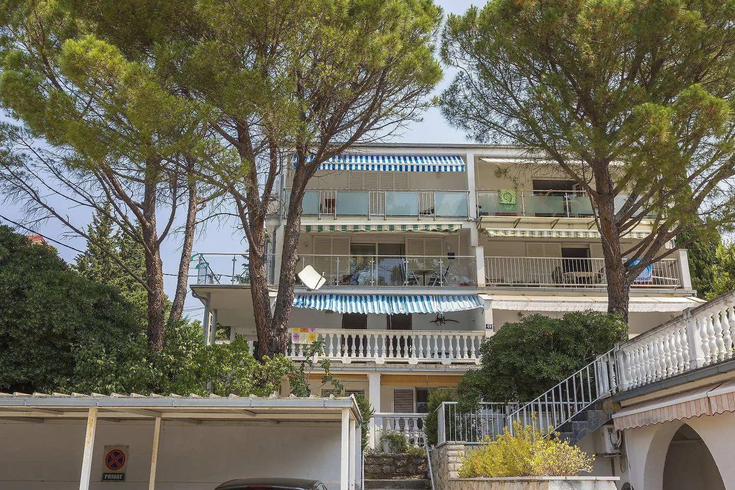 Komfortables Apartment Nur 200 Meter Zum Strand Mit Meerblick, Privatem Balkon Mit Liegen Selce