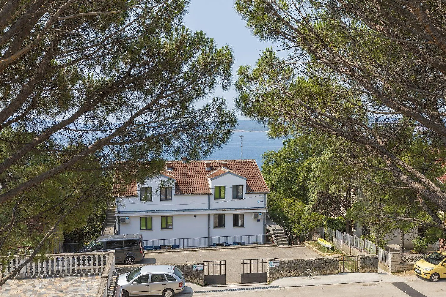 Komfortables Apartment Nur 200 Meter Zum Strand Mit Meerblick, Privatem Balkon Mit Liegen Selce