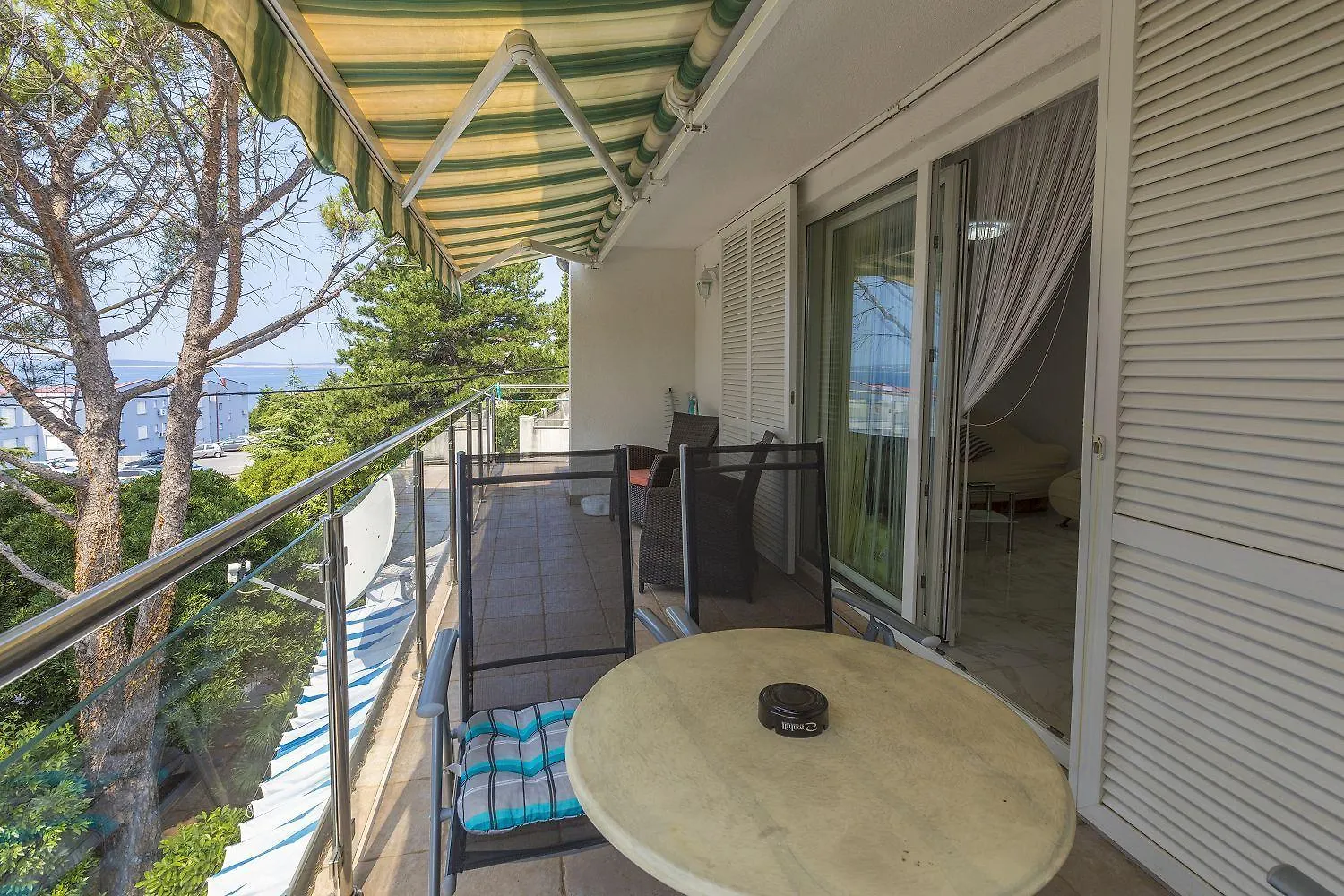 Komfortables Apartment Nur 200 Meter Zum Strand Mit Meerblick, Privatem Balkon Mit Liegen Selce