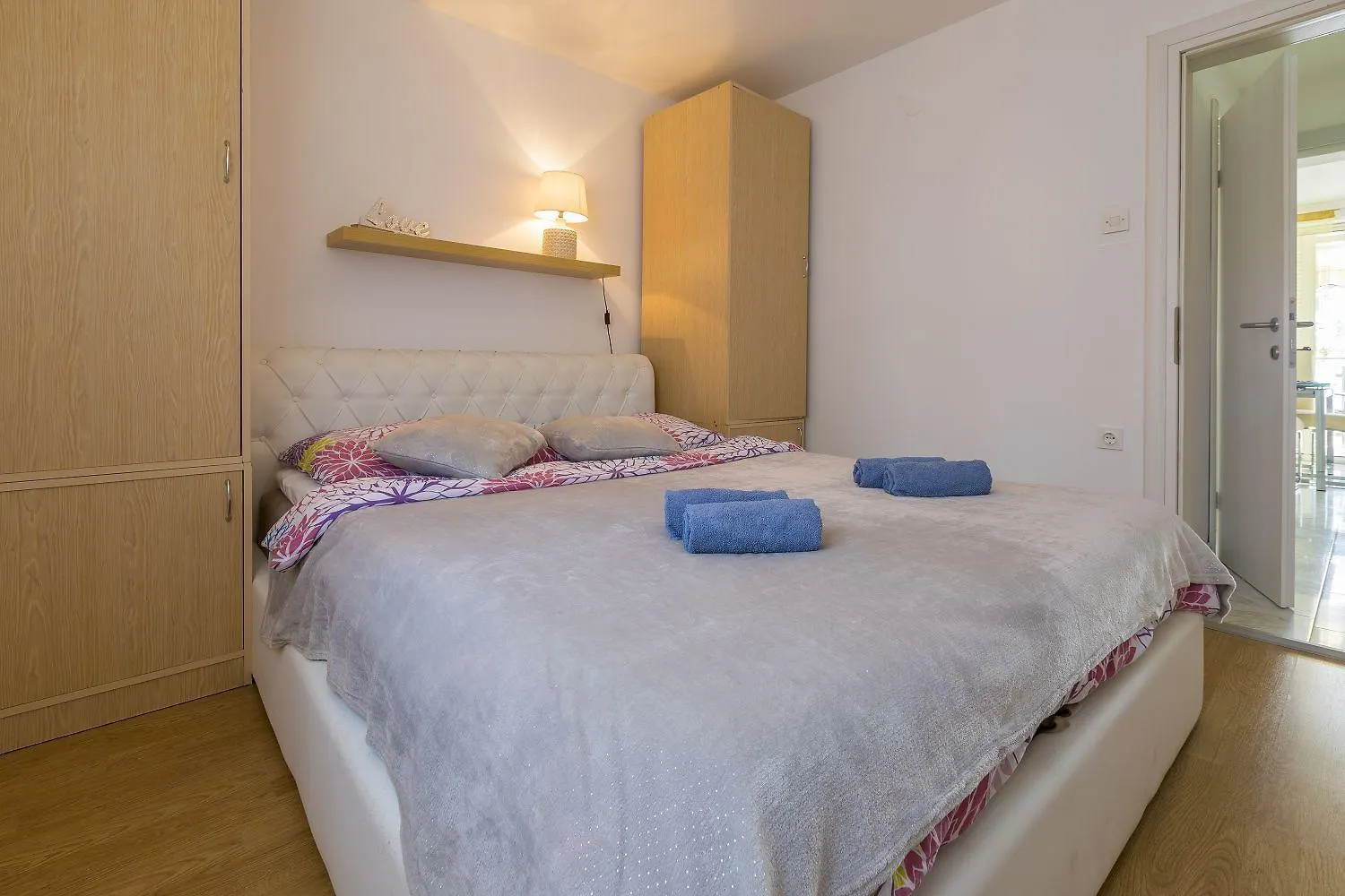 Komfortables Apartment Nur 200 Meter Zum Strand Mit Meerblick, Privatem Balkon Mit Liegen Selce 0*,  Croatia