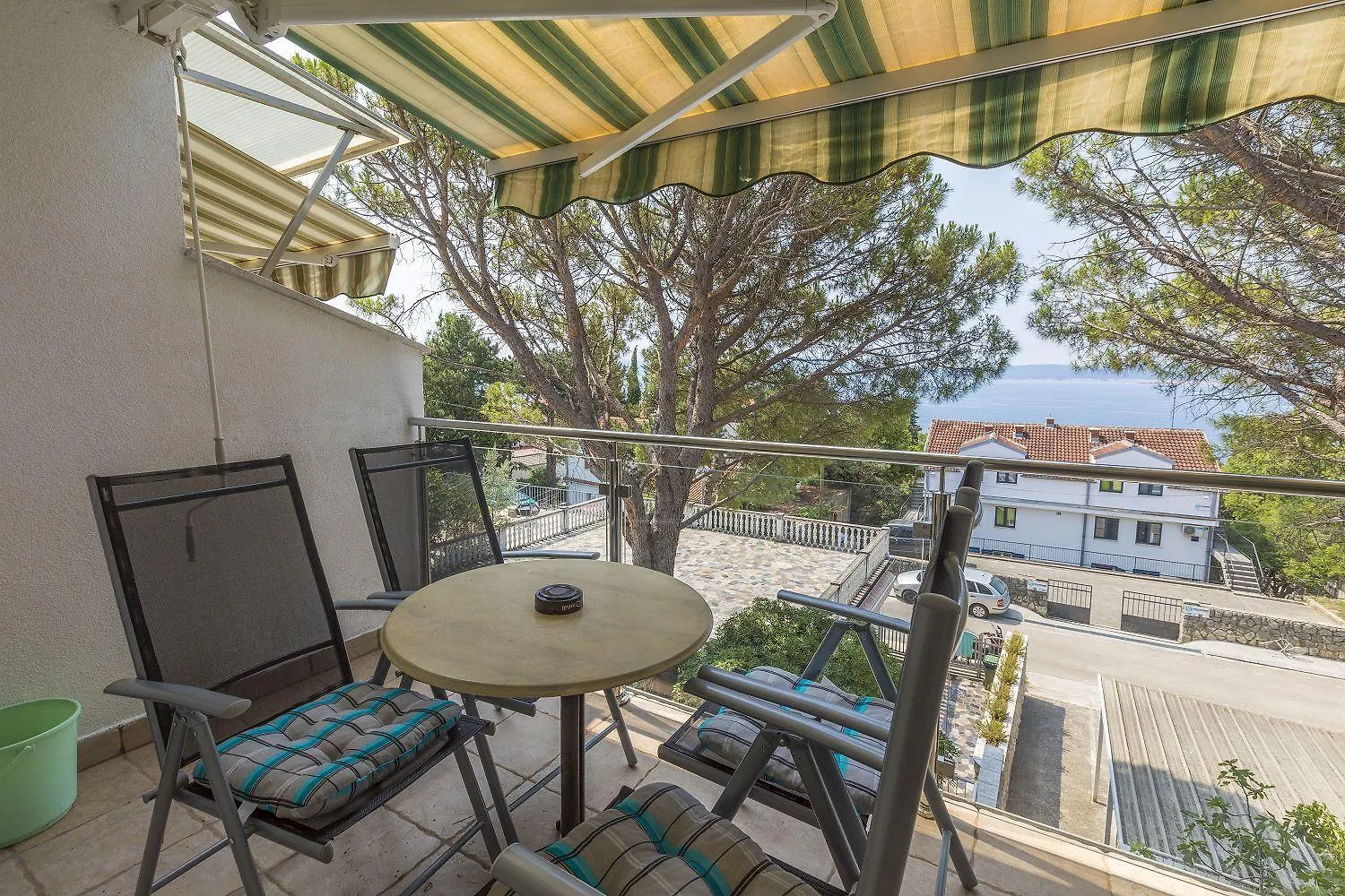 Komfortables Apartment Nur 200 Meter Zum Strand Mit Meerblick, Privatem Balkon Mit Liegen Selce Croatia